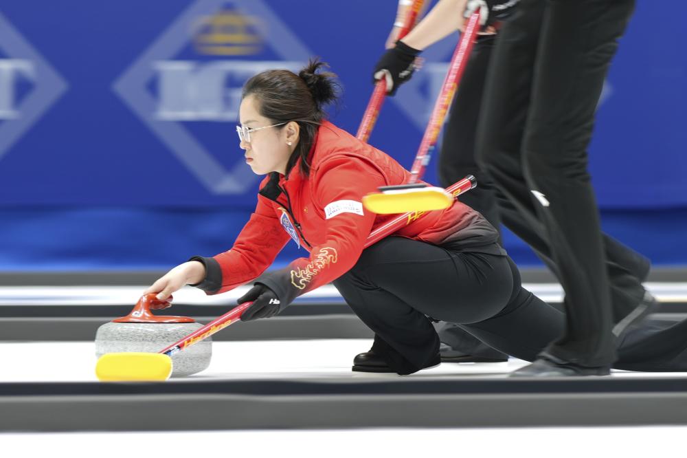 香港金牛连续2天击败CBA球队，将与上海争夺一个出线名额